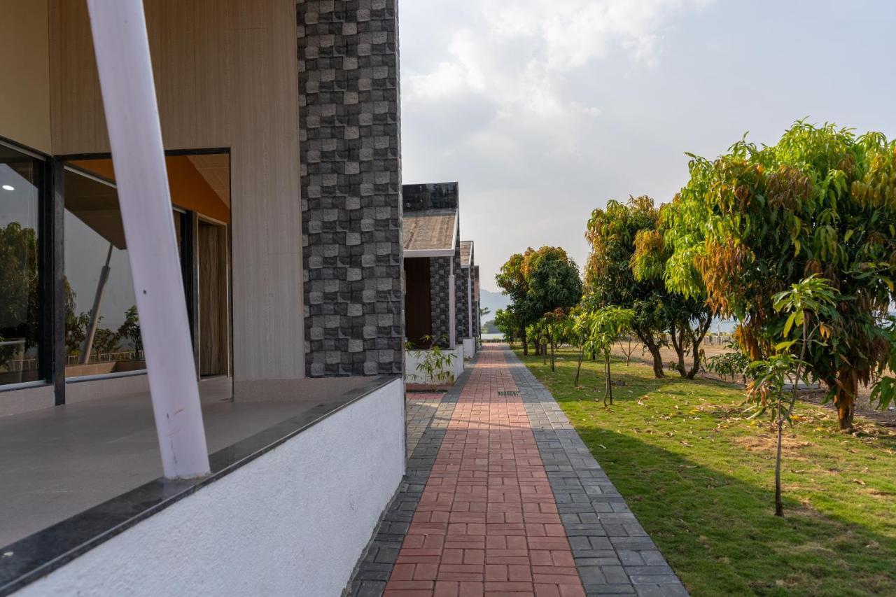 Elegant Suite With Indoor Swimming Pool Near Pune Apartment *